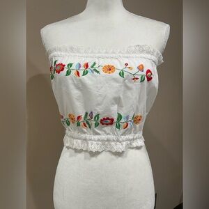 ☃️☃️ PARADOX Women’s White Embroidered Smocked Back Top, L